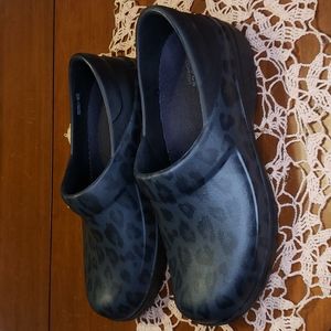 CROCS Neria Pro II black/leopard clog size 11